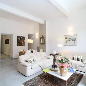 https://appartement-en-hyper-centre-2-chambres-wifi-gratuit.fr-provencehotel.com